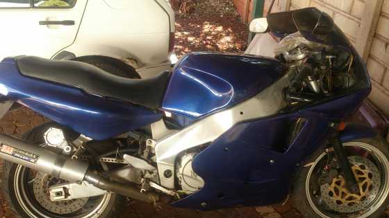 Yamaha FZR1000