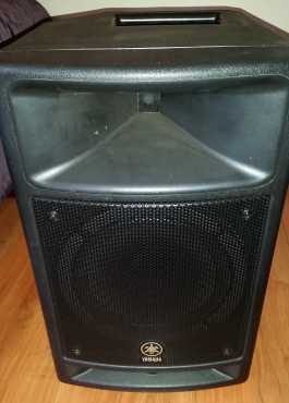 Yamaha MSR100 powered speaker