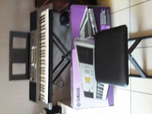 Yamaha PSR-E353 with stand and chair