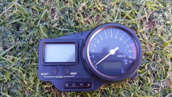 Yamaha R1 clocks 1998  1999