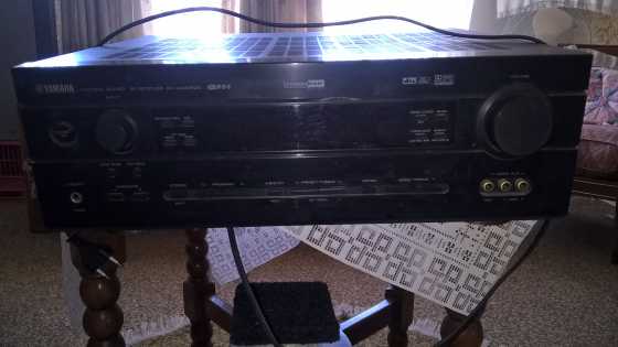 YAMAHA RX V440 AMP WITH SANSUI 200W SPEAKERS