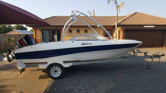 Yamaha VMAX 200hp V6 outboard motor on a Viking Carrera 19ft bow rider.