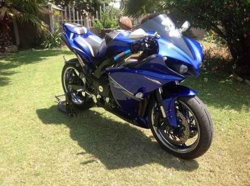 Yamaha YZF-R1 Crossplane i4