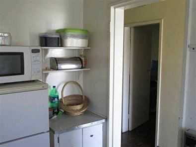 Yeoville 1beds, bathroom, kitchen, lounge, R2420