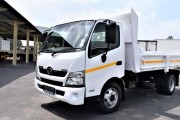 2013 Hino Tipper truck 300 Series 915